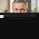 Портрет уверенного бизнесмена компании Ассаджаторе на нейтральном фоне в студийном освещении